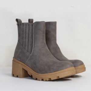 Report Women’s Brown Tan Chunky Platform Boots Size 6 NWOT